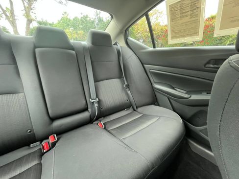 Used 2025 Nissan Altima 2.5 SV FWD image 32