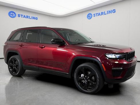 Used 2023 Jeep Grand Cherokee Limited w/ Black Appearance Package RWD image 12