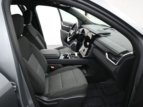 Used 2025 GMC Acadia Elevation image 24