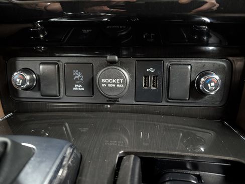 Used 2020 Nissan Armada Platinum image 21