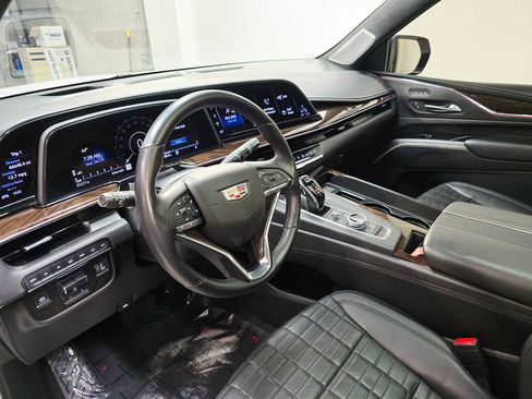 Used 2021 Cadillac Escalade Sport Platinum image 2