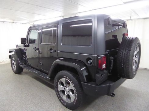 Used 2016 Jeep Wrangler Unlimited Sahara w/ Connectivity Group image 5