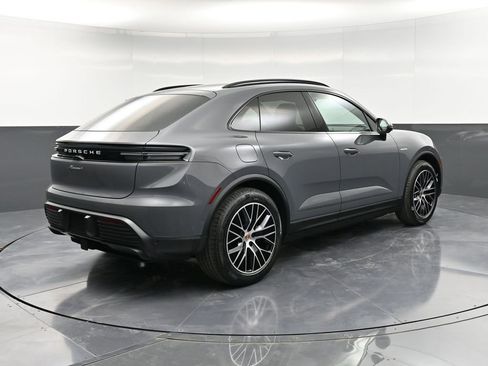 New 2026 Porsche Macan 4 Electric image 8