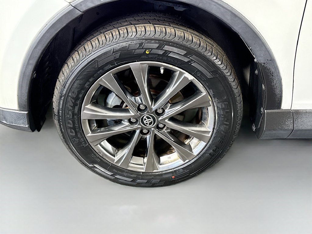 Used 2018 Toyota RAV4 Limited FWD image 37