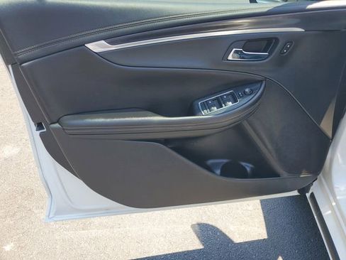 Used 2019 Chevrolet Impala LT FWD image 21