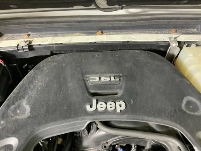 Used 2019 Jeep Wrangler Unlimited Sahara w/ Cold Weather Group AWD/4WD image 37