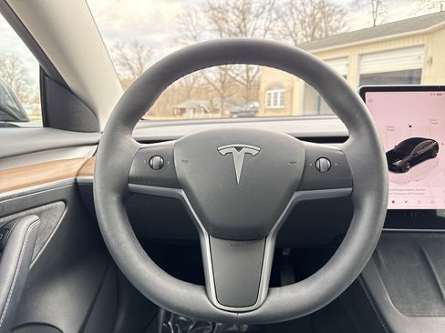 Used 2023 Tesla Model 3 Standard Range image 33