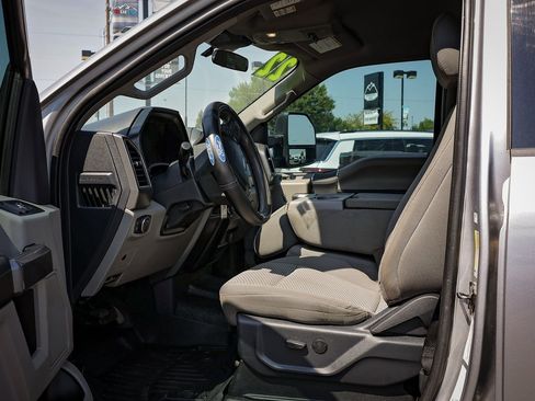 Used 2022 Ford F350 XLT w/ Camper Package image 12