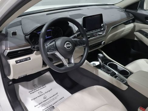 Used 2024 Nissan Altima 2.5 SV AWD/4WD image 15