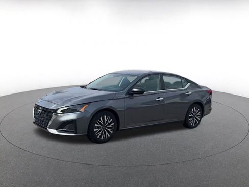 Used 2025 Nissan Altima 2.5 SV image 7