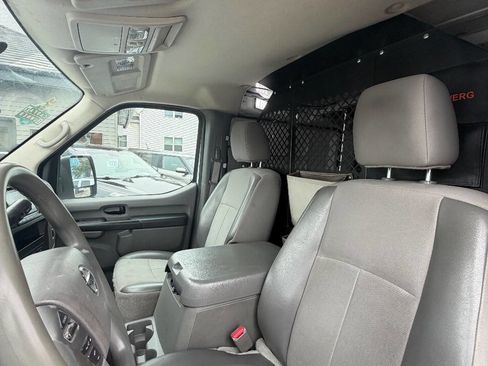 Used 2018 Nissan NV 2500 SV RWD image 22