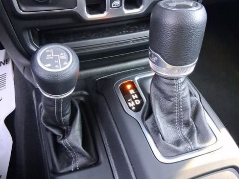 Used 2025 Jeep Wrangler Unlimited Sahara w/ Safety Group image 25