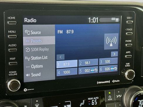 Used 2022 Toyota Highlander LE image 21