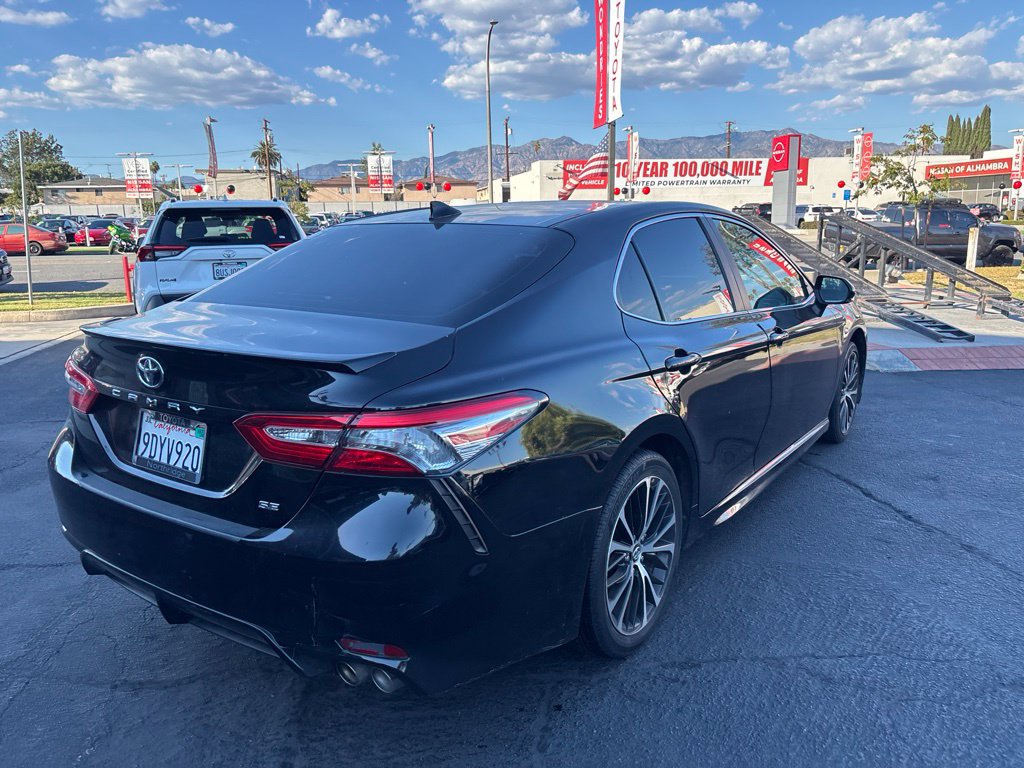 Used 2019 Toyota Camry SE w/ Convenience Package FWD image 4