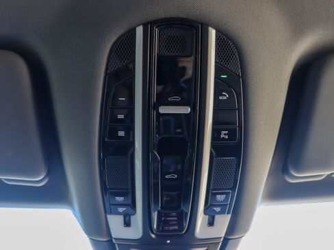 Used 2020 Porsche Cayenne AWD/4WD image 41