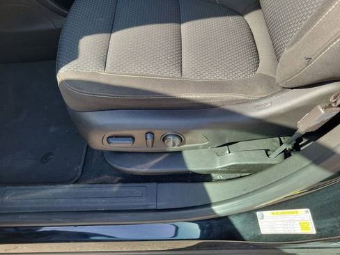 Used 2023 GMC Acadia SLE w/ Driver Convenience Package FWD image 15