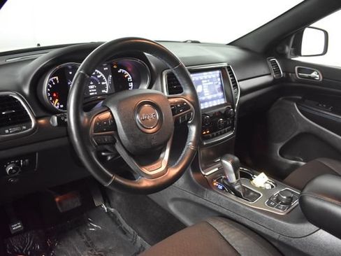 Used 2018 Jeep Grand Cherokee Laredo AWD/4WD image 13
