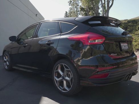 Used 2017 Ford Focus ST image 3