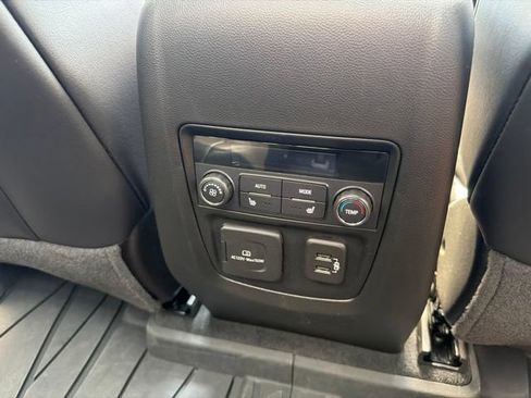 Used 2024 Buick Enclave Avenir w/ Avenir Technology Package AWD/4WD image 18