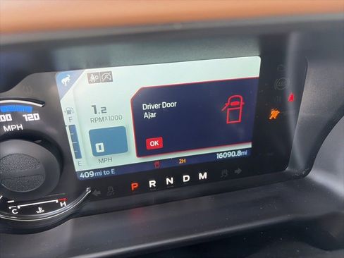 Used 2024 Ford Bronco Outer Banks image 5