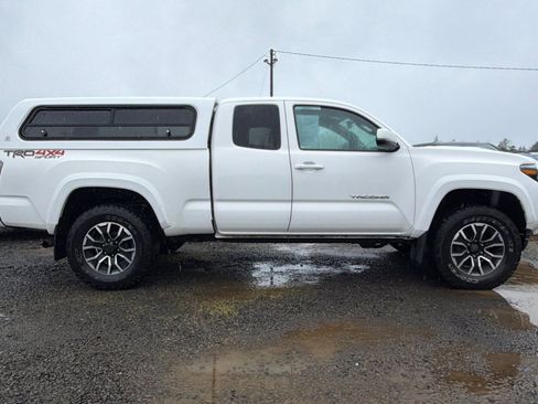 Used 2021 Toyota Tacoma TRD Sport w/ TRD Premium Sport Package image 3