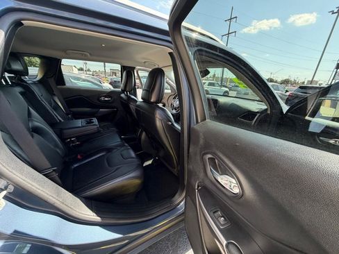 Used 2020 Jeep Cherokee Limited AWD/4WD image 16