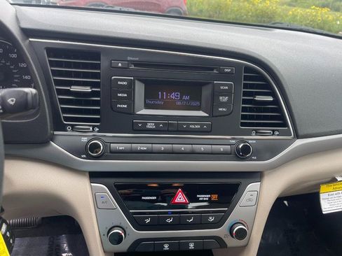 Used 2018 Hyundai Elantra SE FWD image 18
