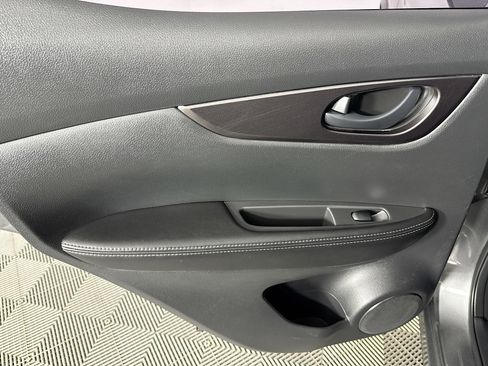 Used 2019 Nissan Rogue Sport S image 24