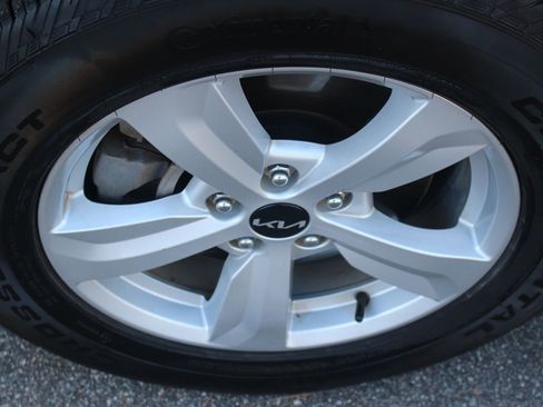 Used 2023 Kia Sorento LX image 15