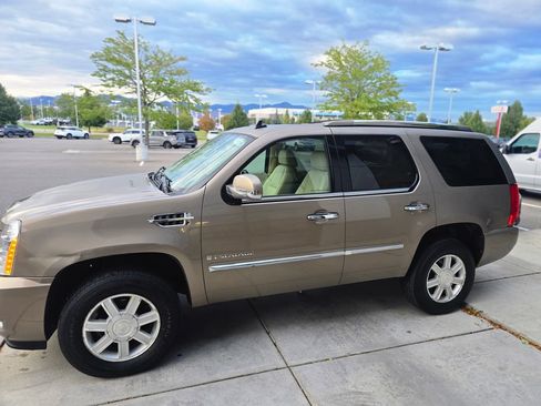 Used 2007 Cadillac Escalade AWD w/ Information Package image 6