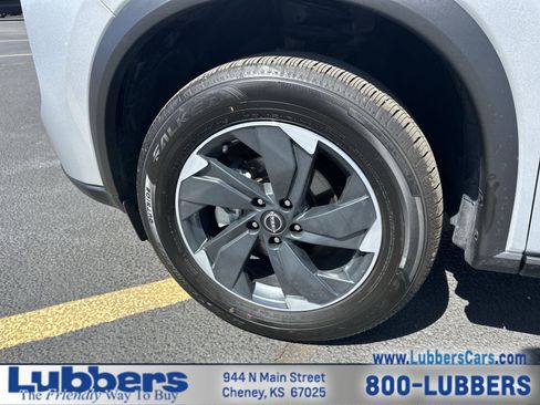 Used 2025 Nissan Rogue SV image 10