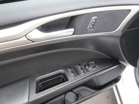 Used 2018 Ford Fusion SE image 17