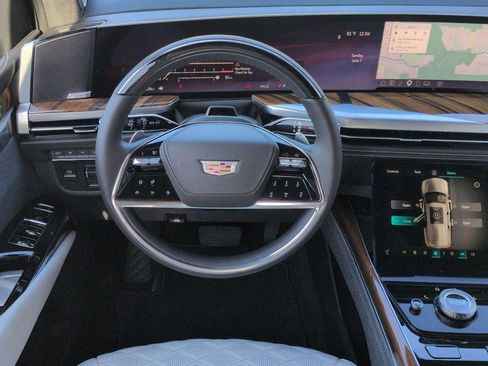 Certified 2026 Cadillac Escalade ESV Platinum Sport AWD/4WD image 28