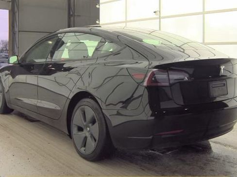 Used 2023 Tesla Model 3 Standard Range image 4