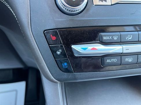 Used 2020 Ford Explorer Platinum w/ Premium Technology Package image 30