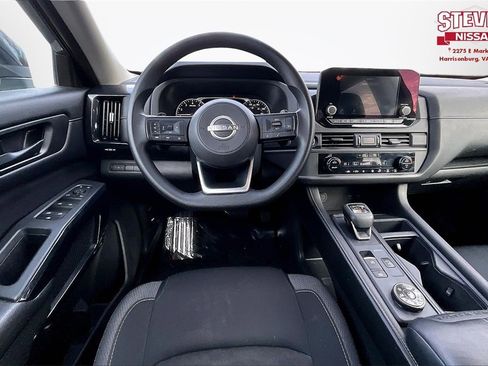 Used 2024 Nissan Pathfinder S image 7