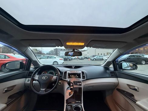 Used 2010 Toyota Venza Wagon 4D image 8