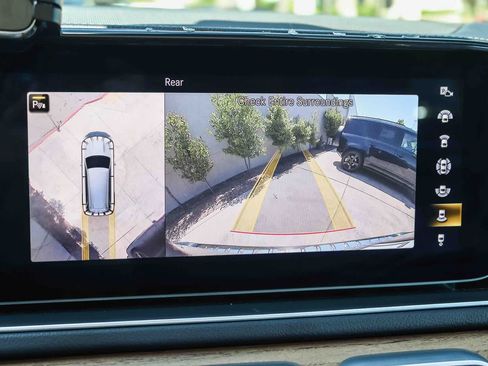 Used 2023 Mercedes-Benz GLS 450 4MATIC image 26