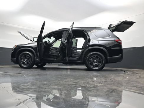 Certified 2023 Honda Pilot TrailSport image 44