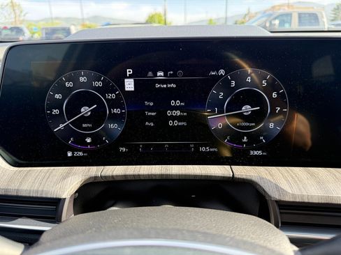 Used 2025 Kia Telluride SX w/ SX Captain's Chair Package FWD image 38