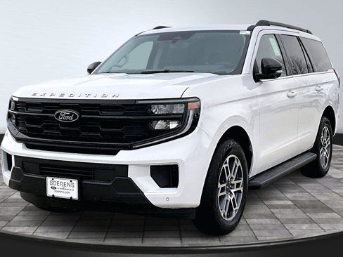 New 2025 Ford Expedition Active image 2