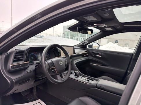 Certified 2023 Toyota Crown Limited image 17