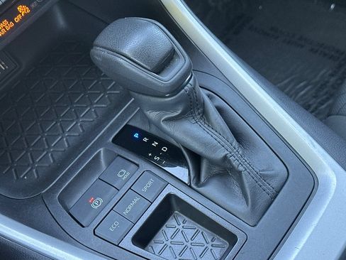 Used 2024 Toyota RAV4 XLE FWD image 18