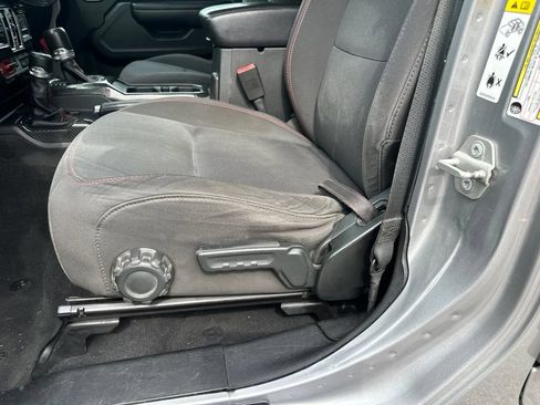 Used 2018 Jeep Wrangler Unlimited Rubicon AWD/4WD image 9