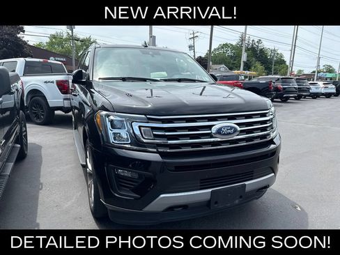 Used 2020 Ford Expedition XLT w/ Equipment Group 202A AWD/4WD image 3