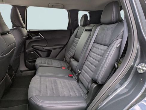 New 2026 Mitsubishi Outlander SE image 15