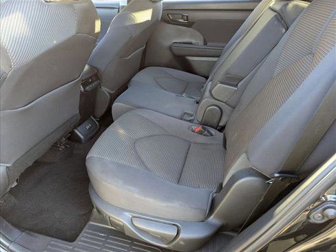 Used 2023 Toyota Highlander LE image 18