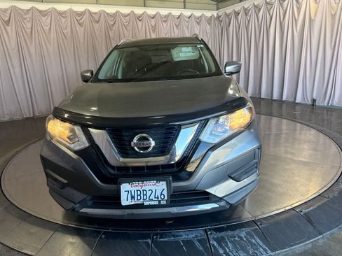 Used 2017 Nissan Rogue SV FWD image 2
