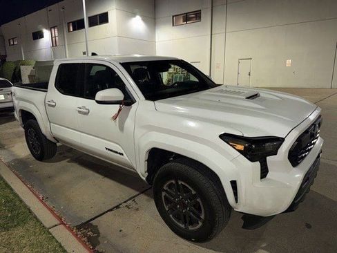 Used 2024 Toyota Tacoma TRD Sport image 4