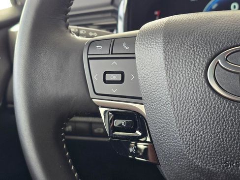 Used 2025 Toyota Camry SE image 73